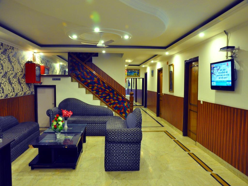 Hotel Royal Holidays Neu-Delhi Exterior foto